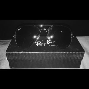 Carbon Fibre Aviators Ray•Ban