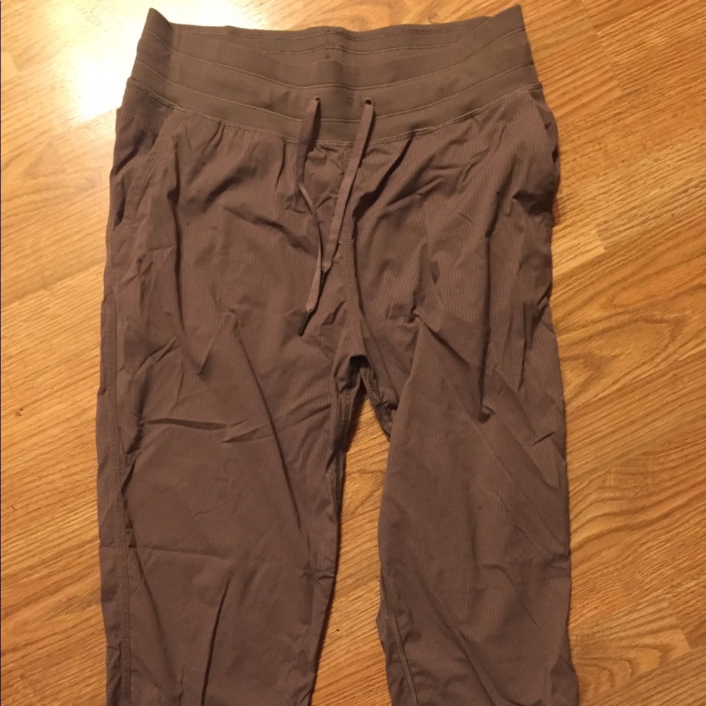 Lululemon Capri pants