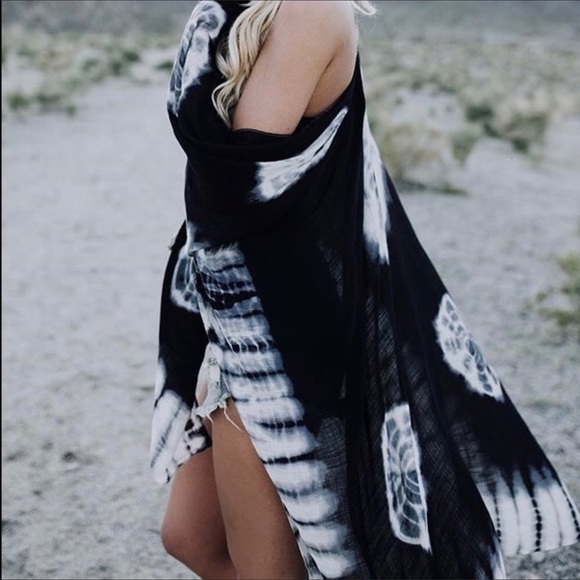 1 DAY SALE🛍HP🎉SCARLET Black Tie Dye Kimono - Picture 5 of 7