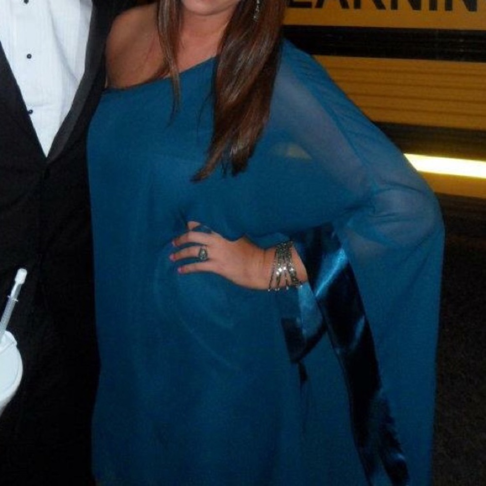 Super cute teal cocktail dress!