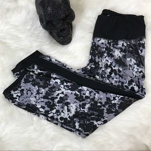 Reflex black white grey spot workout capris