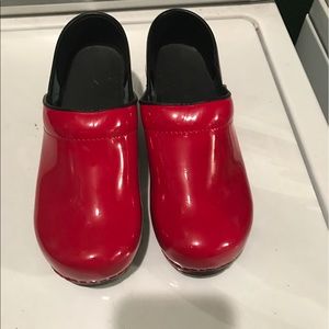 Sanita Red patent leather clogs size 36