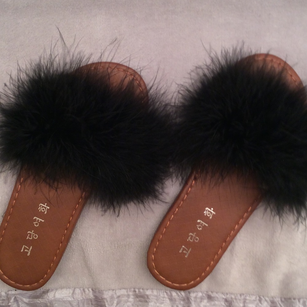Cute Fury Slippers in Black