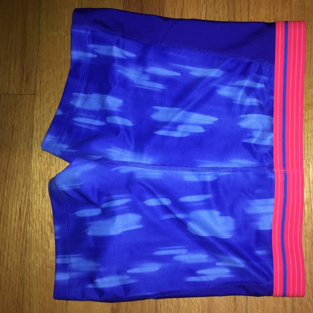 Women's, Under Armour Heat Gear Compression Shorts - Picture 6 of 6