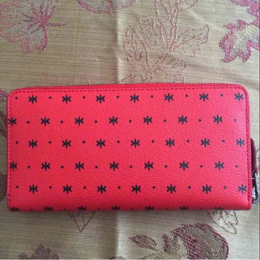 Limited Edition Disney wallet - Picture 2 of 4