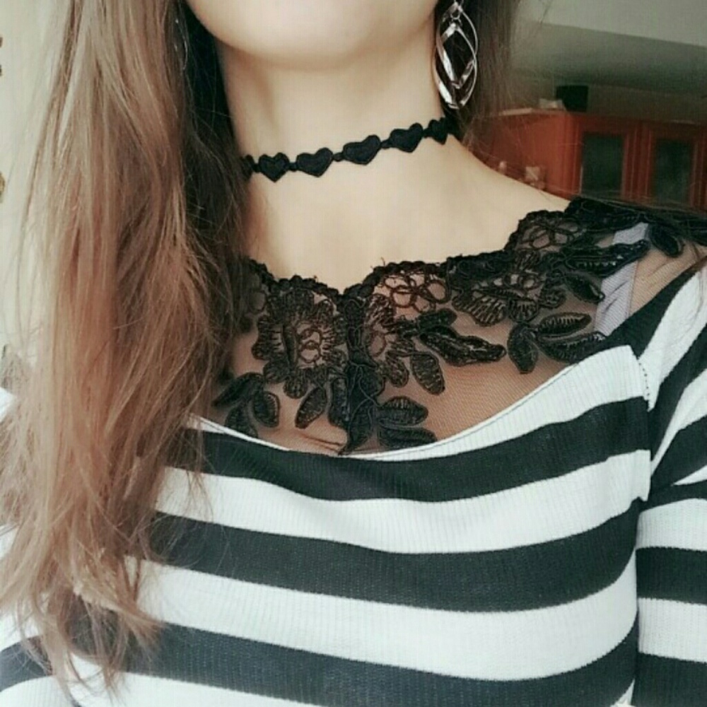 Lace Heart Choker