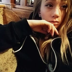 Meet your Posher, Rayna