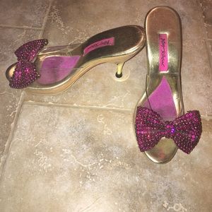 Size 8 Betsey Johnson Pink Bow heels