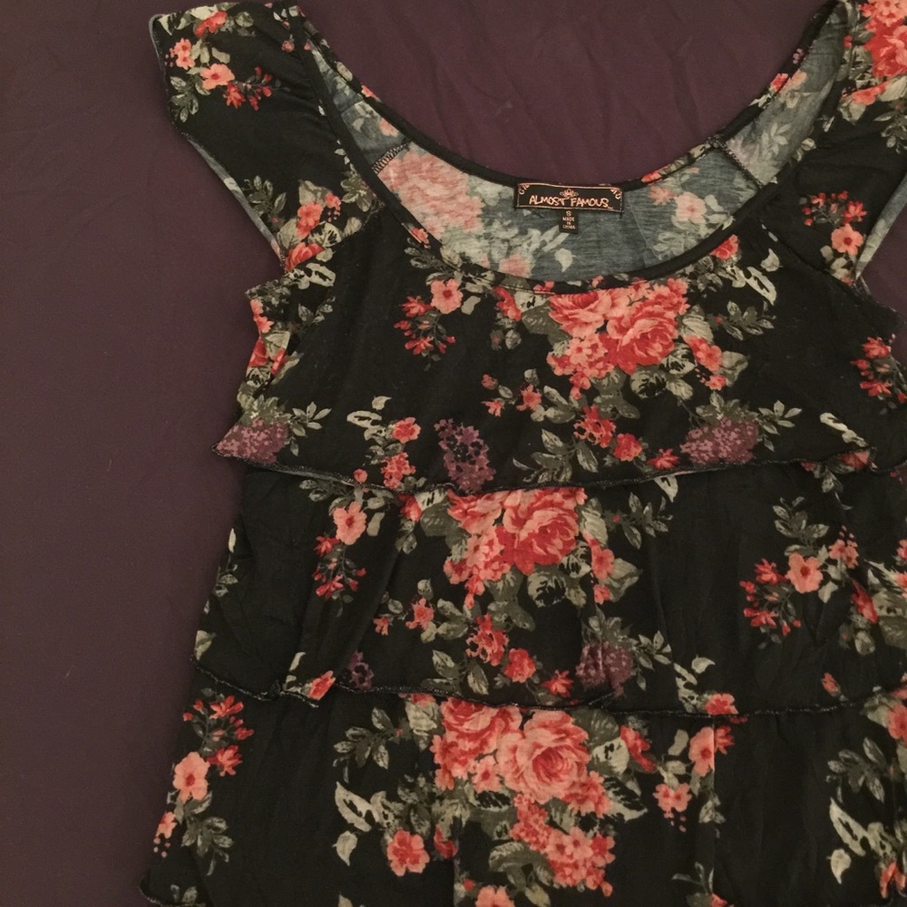 Floral Top w layer detail - Picture 2 of 3