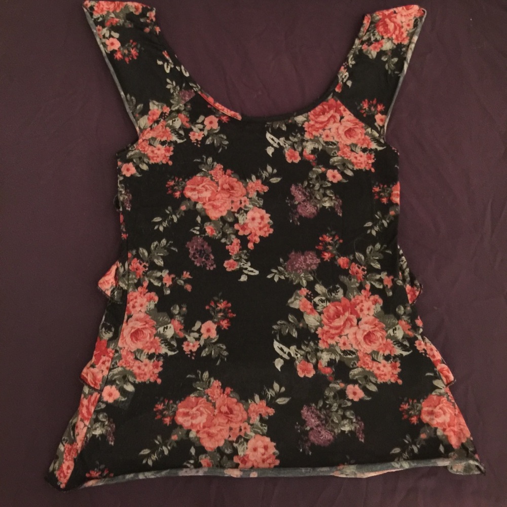 Floral Top w layer detail - Picture 3 of 3
