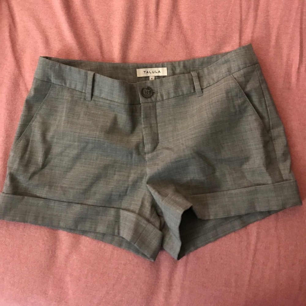 Aritzia Talula grey linen cuff shorts
