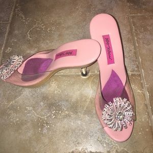 Size 8 Betsey Johnson baby pink heels