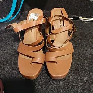 Nude wedge