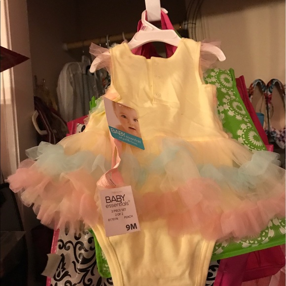 Frilly onesie - Picture 2 of 2