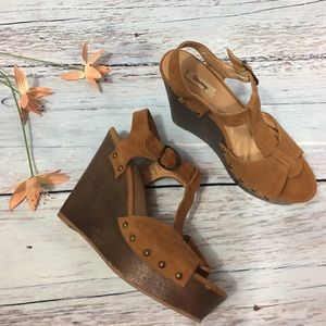 CCO!!  Tan 5 in Wedge Sandals Vegan