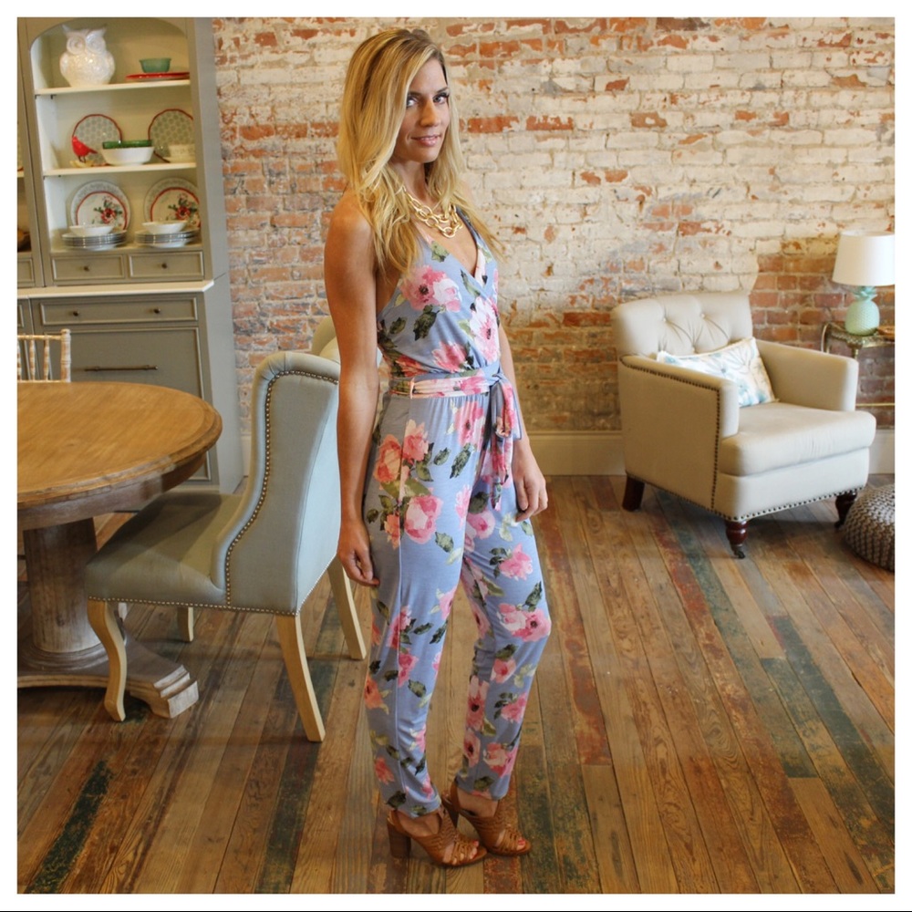Blue floral halter jumpsuit - Picture 2 of 4