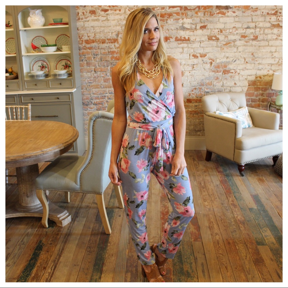 Blue floral halter jumpsuit - Picture 3 of 4