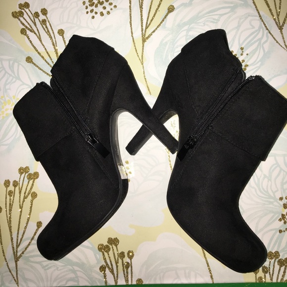 Sexy Black Ankle Boots - Picture 2 of 6