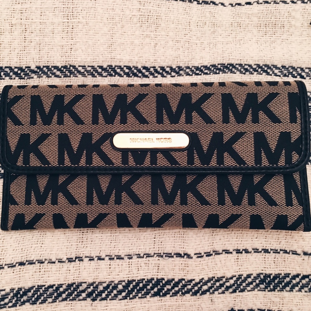 ❕Tan & Black Michael Kors Wallet❕