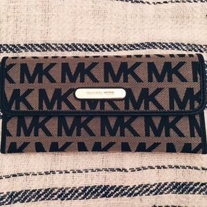 ❕Tan & Black Michael Kors Wallet❕