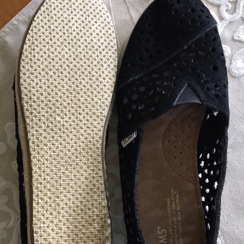 Toms womens black suede perforated sz 10 new