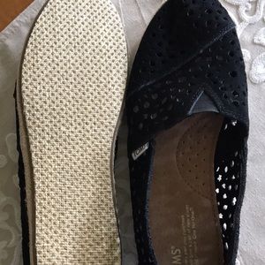 Toms womens black suede perforated sz 10 new