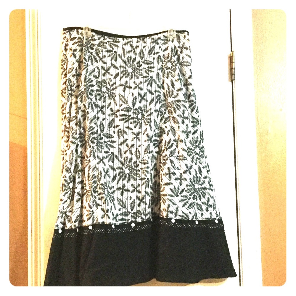 Black and white swing skirt