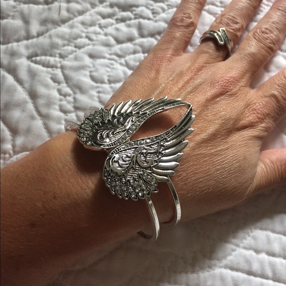 Gorgeous Rhinestone Angel Wing Hinged Cuff - Picture 4 of 4