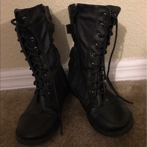 Selling a pair of Top Moda boots