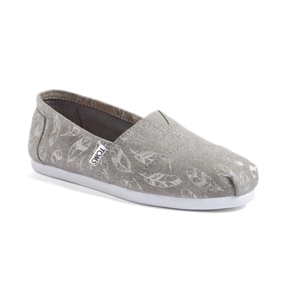 TOMS Shoes - TOMS Shoes Classic gray Chambray Metallic feather