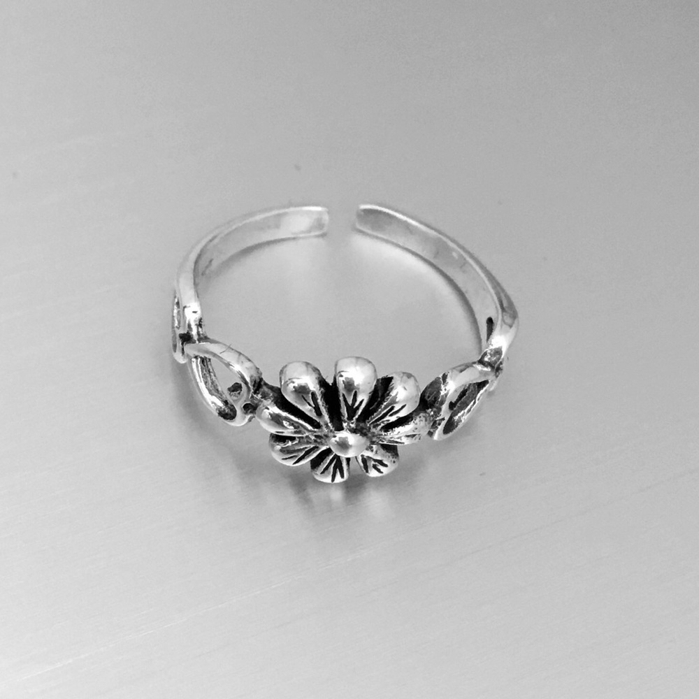 Sterling Silver Flower 🌸 Toe Ring - Picture 4 of 4