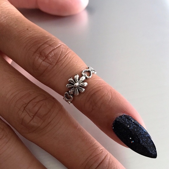 Sterling Silver Flower 🌸 Toe Ring - Picture 3 of 4