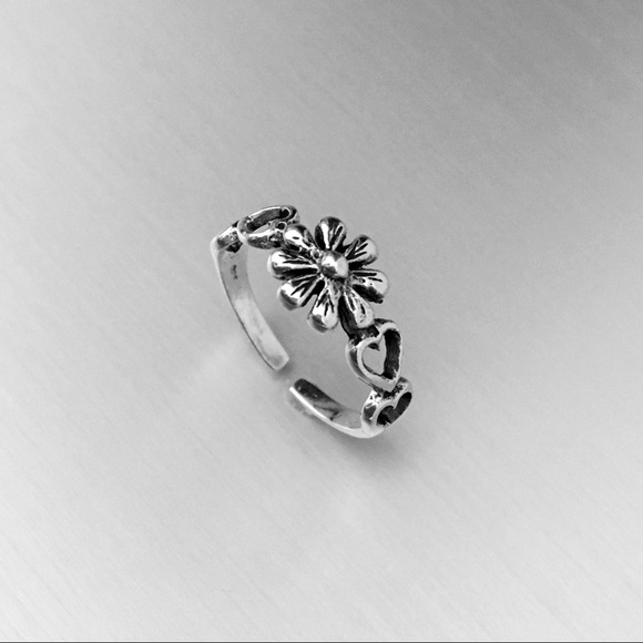 Sterling Silver Flower 🌸 Toe Ring - Picture 2 of 4