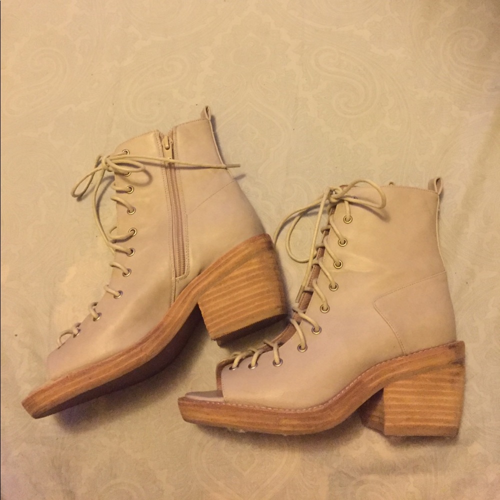 Meriwidow by Jeffrey Campbell