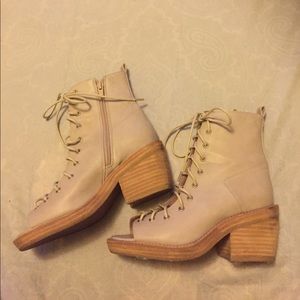 Meriwidow by Jeffrey Campbell