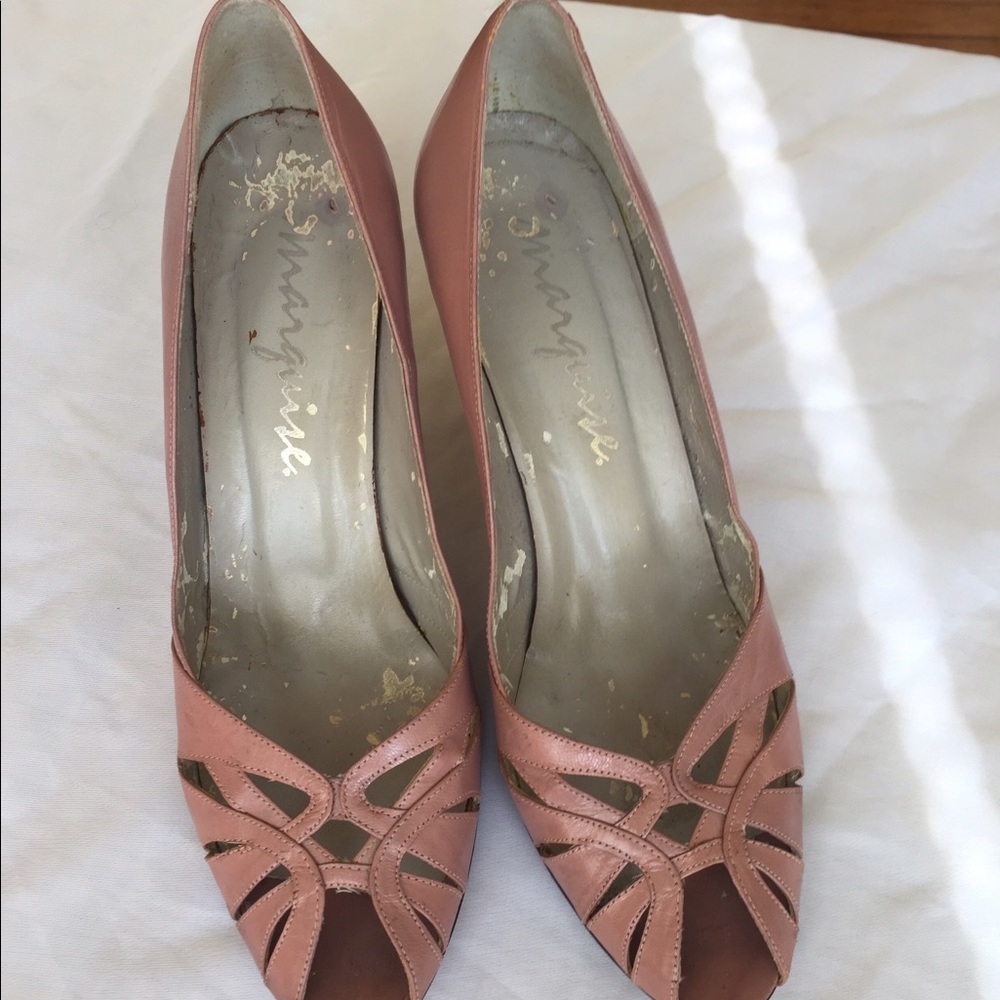 Vintage peep toe light pink leather pump