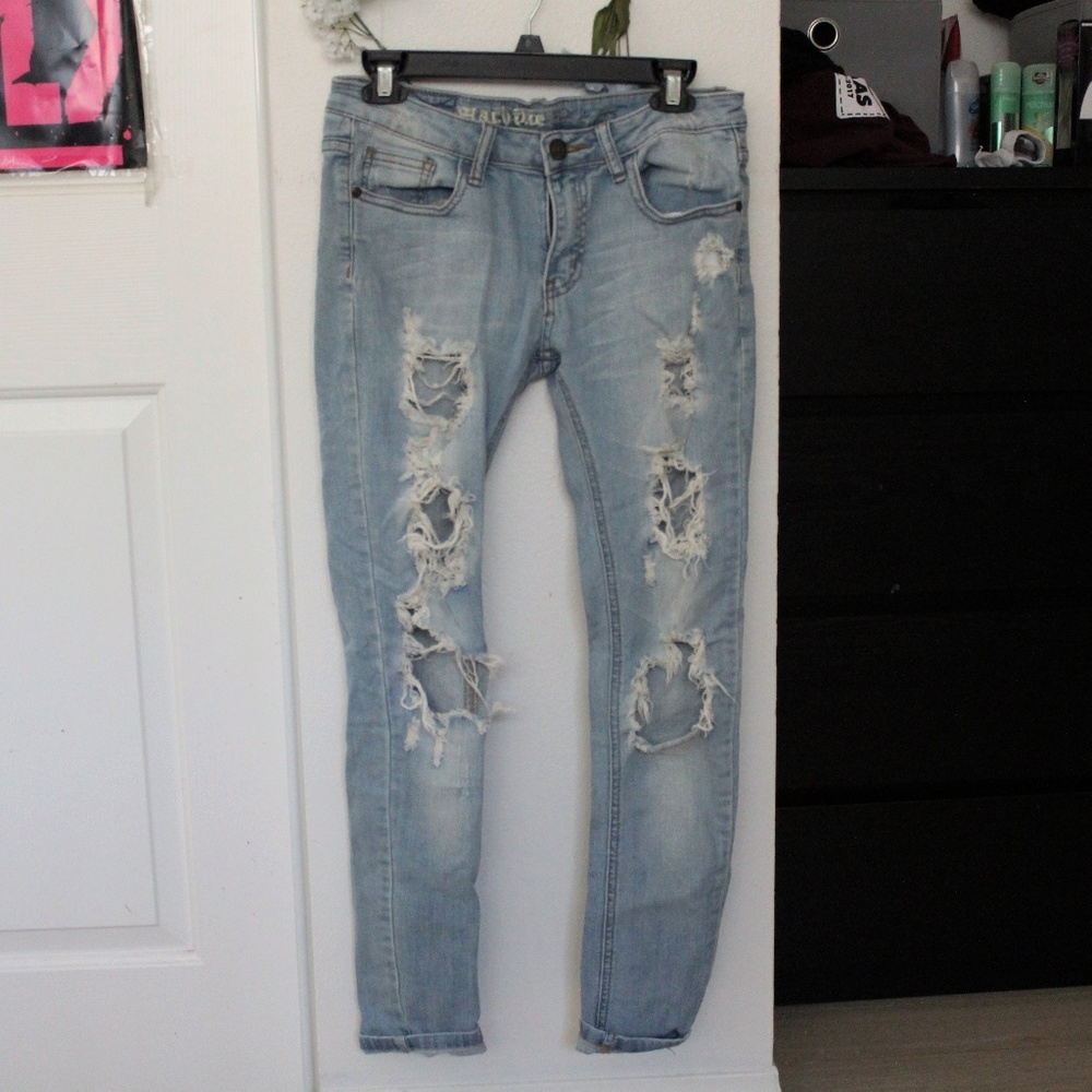 Distressed/ ripped jeans
