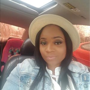 Meet your Posher, Monique