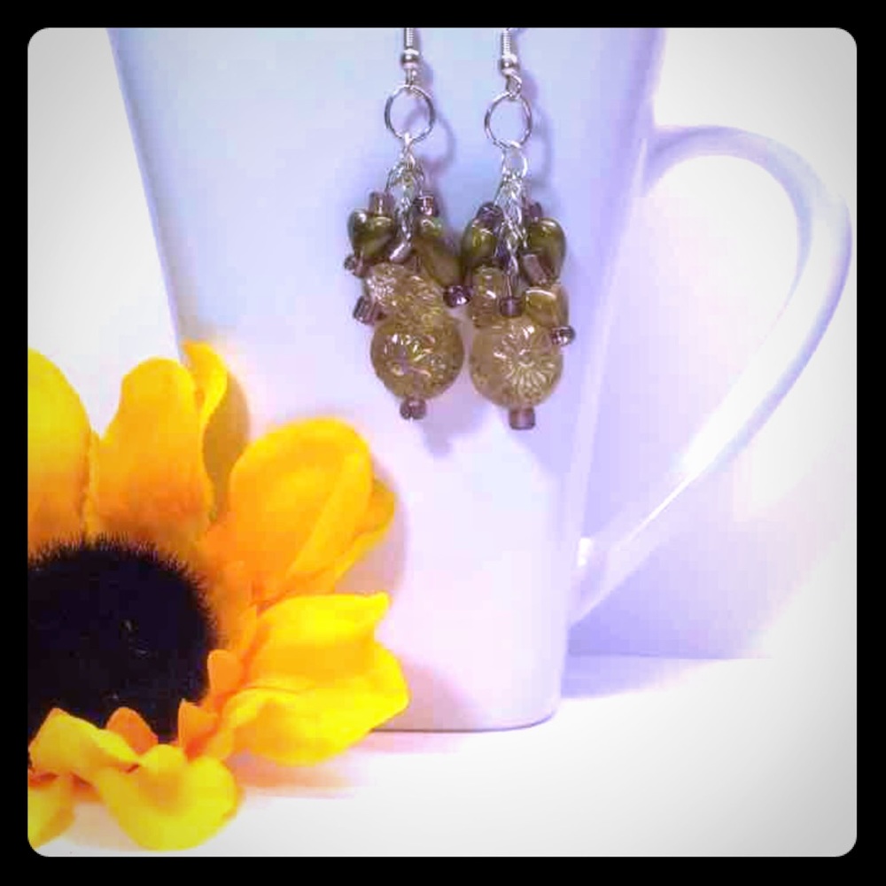 ❌SOLD❌ NEW Handcrafted Beaded Dangle Earrings