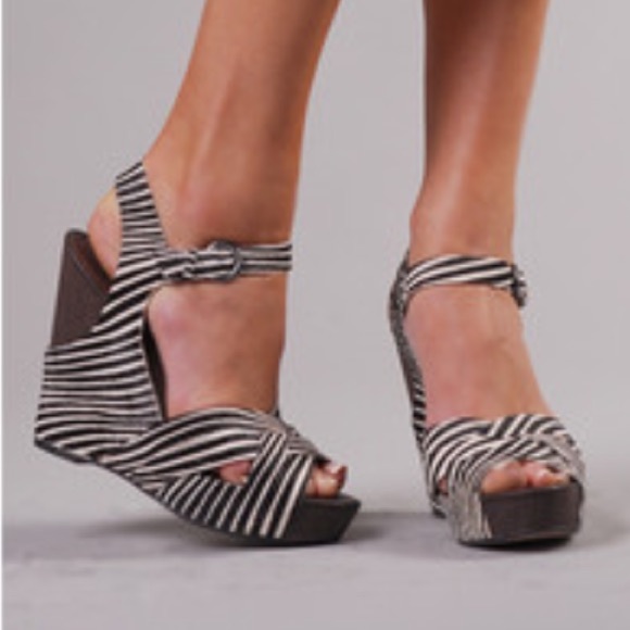 Sam Edelman Katrice Wedge - Picture 2 of 4