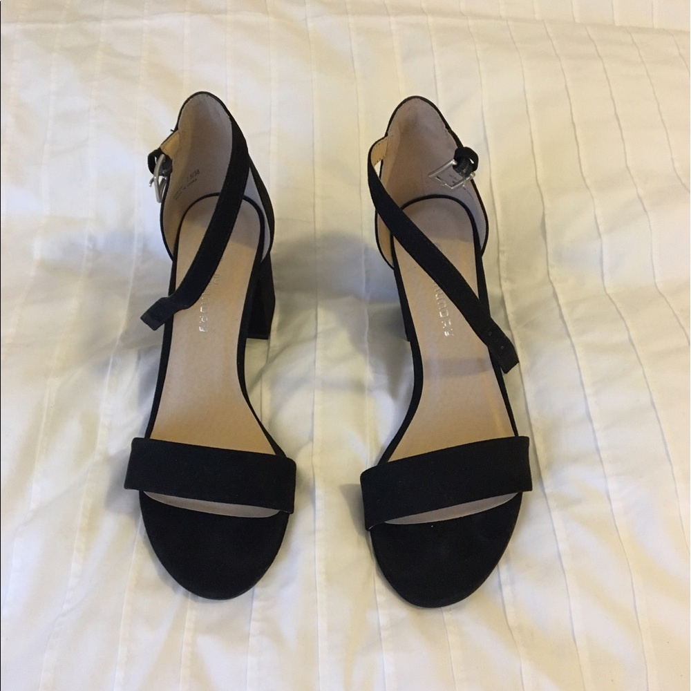 Chinese Laundry black suede sandals