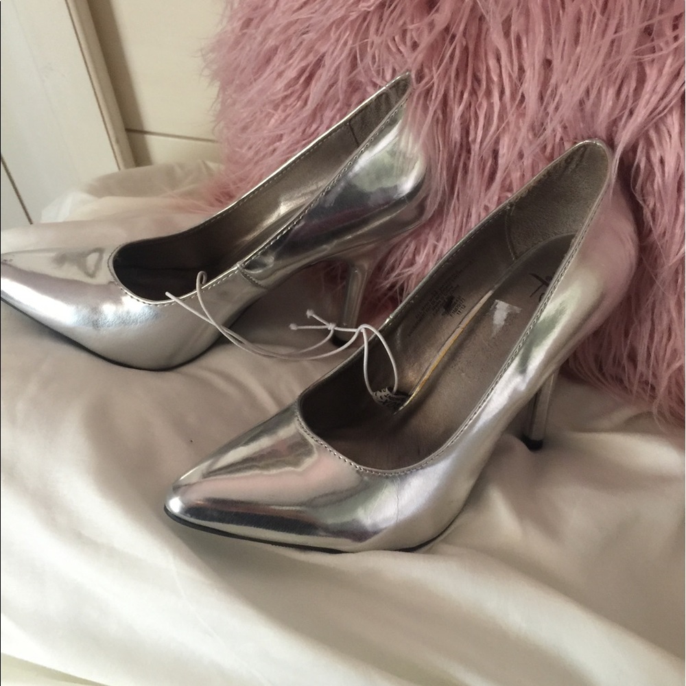 Mossimo Silver Heels 🌸