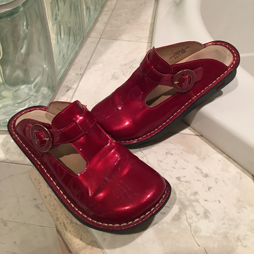 Alegria Classic Clog in Ruby Patent