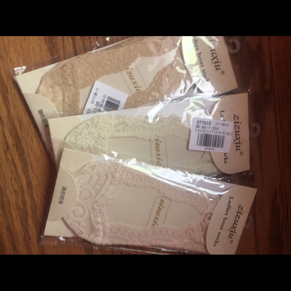 Lace footies yellow pink beige