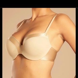 Chantelle haussmann 32 DD