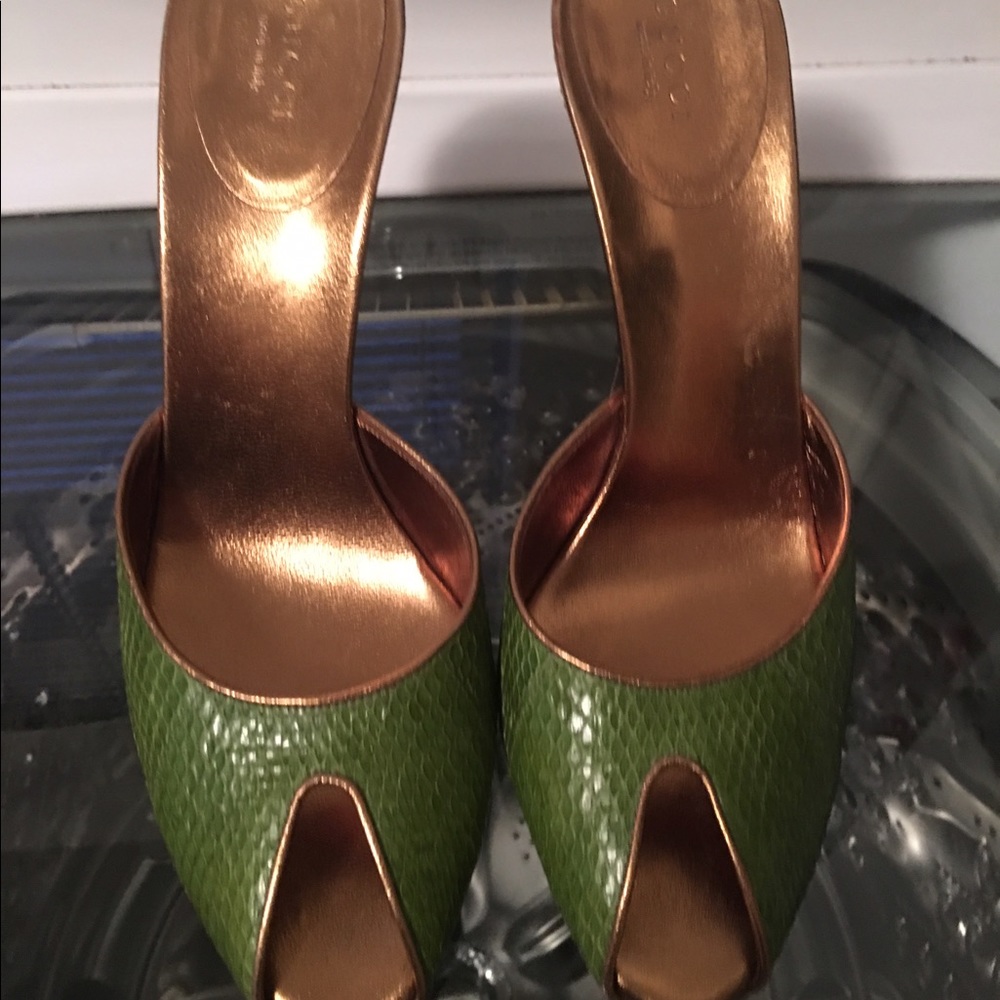 GUCCI Green And Gold Heels