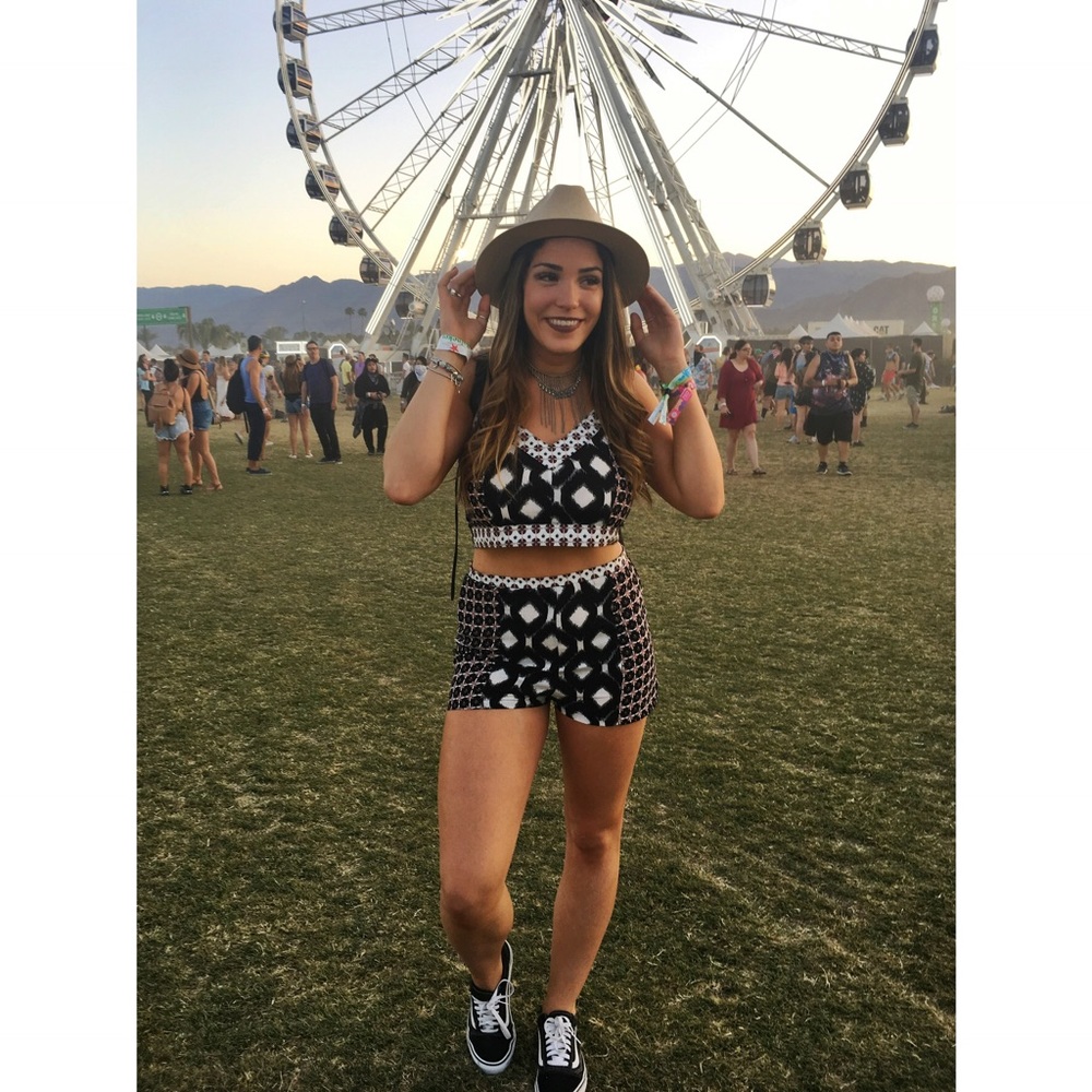 2 piece set. Top ties in the back. Worn once