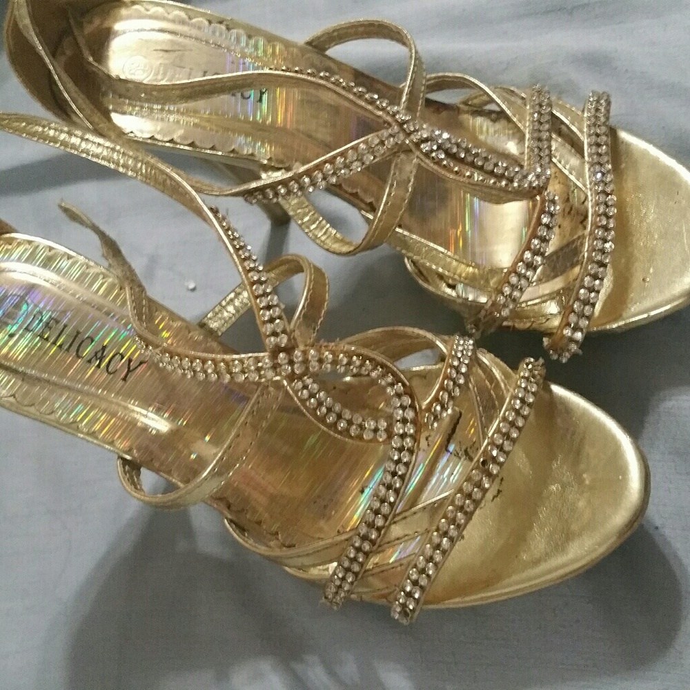 Delicacy-33 gold heels with a diamond pattern