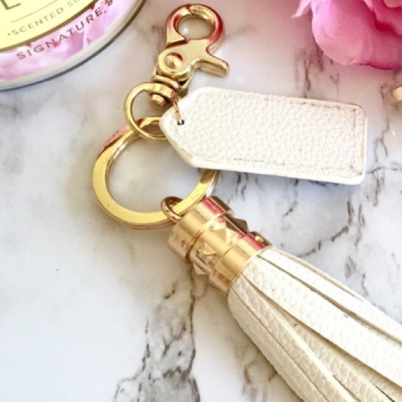 Posh White Leather Tassel Keyring/Purse Charm - Picture 2 of 3