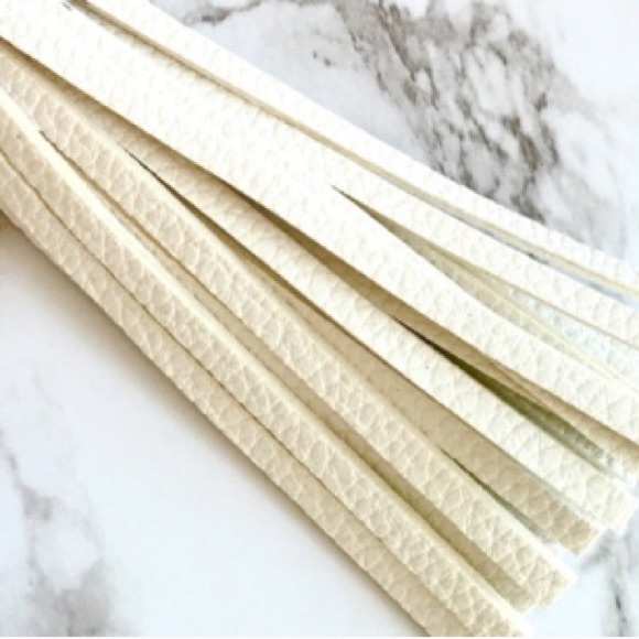 Posh White Leather Tassel Keyring/Purse Charm - Picture 3 of 3